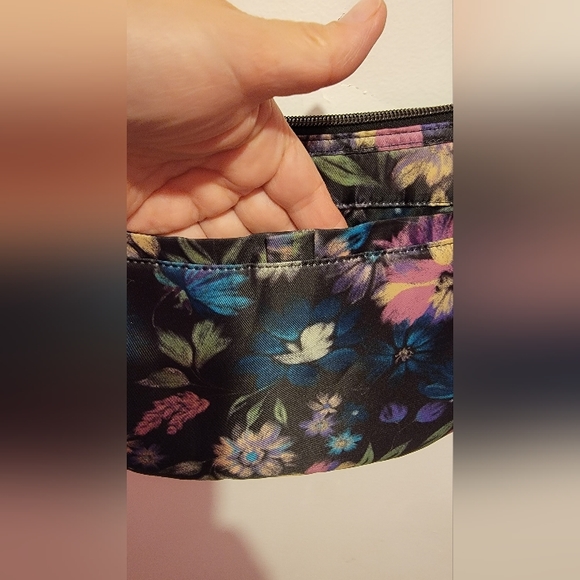 LUG Swivel Floral Print Organizational Compact Crossbody - Picture 5 of 10